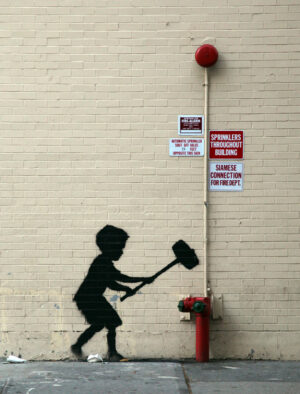 Banksy, si chiude. L’intervento della polizia mette fine in anticipo alla residenza artistica dello street artist a New York: ecco come è andata