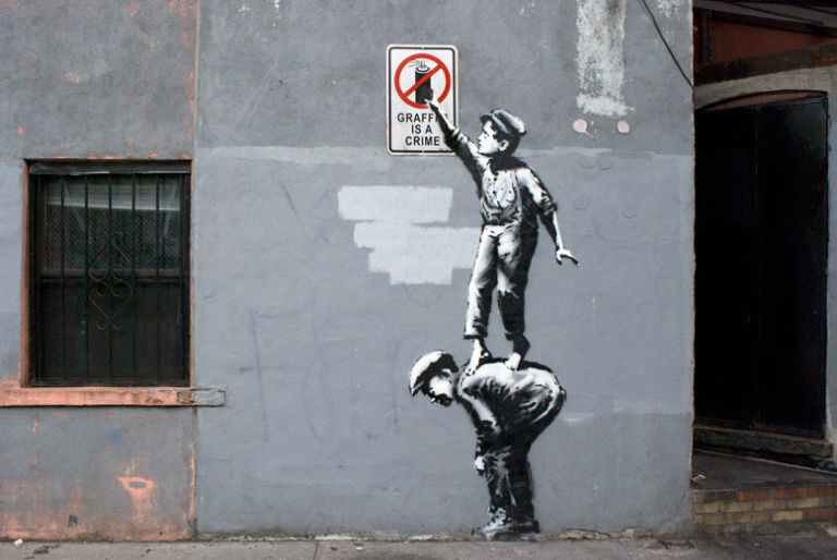 Banksy The street is in play @ day1 I Magnifici 9 New York. Banksy, il vandalo vandalizzato