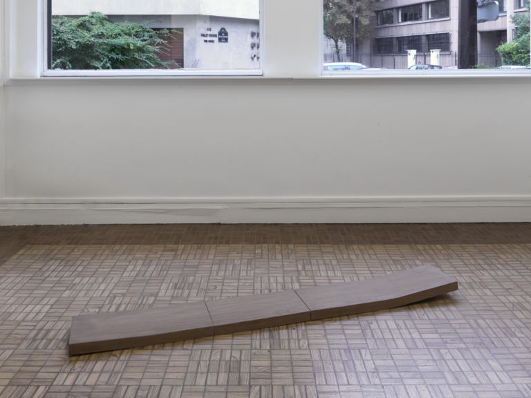 Becky Beasley Plank III Covering Ground photo Andrè Morin Paris Updates: la Fondazione Giuliani di Roma ospite della Fondazione Hippocrene in una Parigi molto italiana in questi giorni di Fiac. Ecco le foto