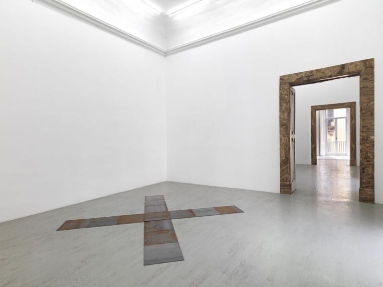 CA Veduta parziale 9 Poesie e mattonelle. Carl Andre a Napoli