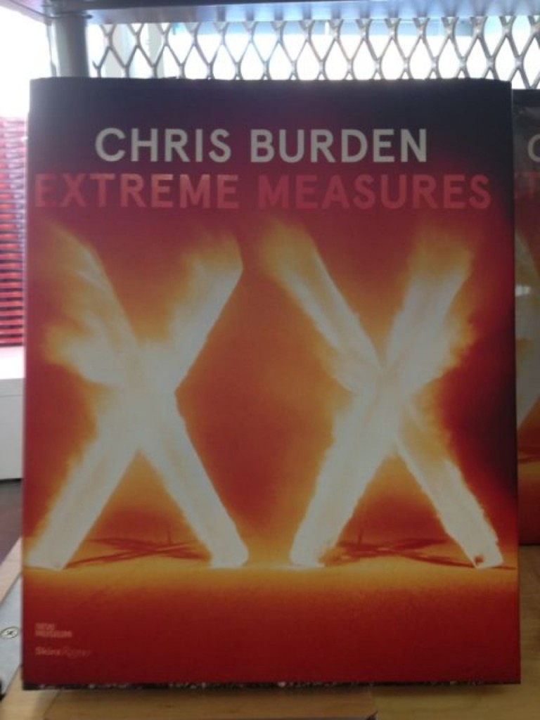 Chris Burden opening Extreme Measures New Museum New York foto Sarah Corona 8 Al New Museum la più grande mostra mai dedicata a Chris Burden. Tante foto dall’opening newyorkese: con coda nel nuovo Hester Street Café e tanti dolci d’artista…