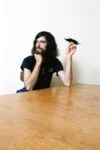 DevendraBanhart Vedere la musica, ascoltare la fotografia. Titolo sinestetico per i ritratti di Cesare Cicardini: grandi star del pop, del rock, dell’elettronica. In mostra a Pescara