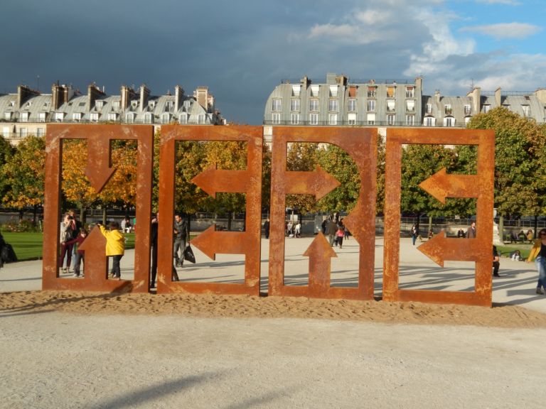 FIAC 2013 Jardin des Tuileries Jean Dupuy Paris Updates: passeggiando sull’opera di Anselmo. La Fiac porta ancora le opere di grandi dimensioni in giro per il Jardin des Tuileries: ecco le immagini