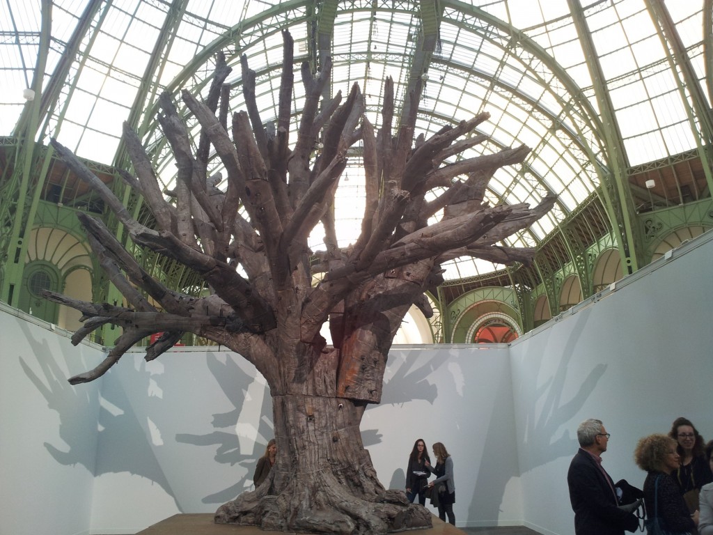 Paris Updates: primo fotoreport dalla preview di Fiac. Clima positivo al Grand Palais, atmosfera très chic: e la “gara” con Frieze si fa interessante