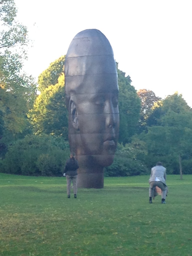 Frieze Sculpture Park Londra 2013 foto Valentina Grandini 10 e1382003198937 London Updates: fra una fiera e l’altra, quattro passi al Frieze Sculpture Park. Che quest’anno sceglie anche a Frieze Masters: ecco foto e video…