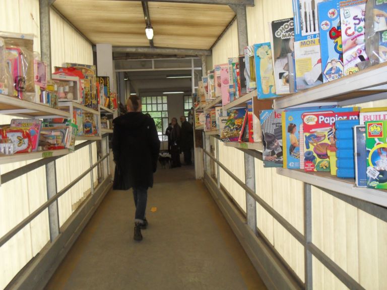 Giocattoli Faro 21 Fare arte nella fabbrica dei giocattoli. CARS presenta l’opera dei residenti 2013 a Omegna. E la sua costola “Landina” sul Lago d’Orta: un nuovo progetto di pittura en plein air