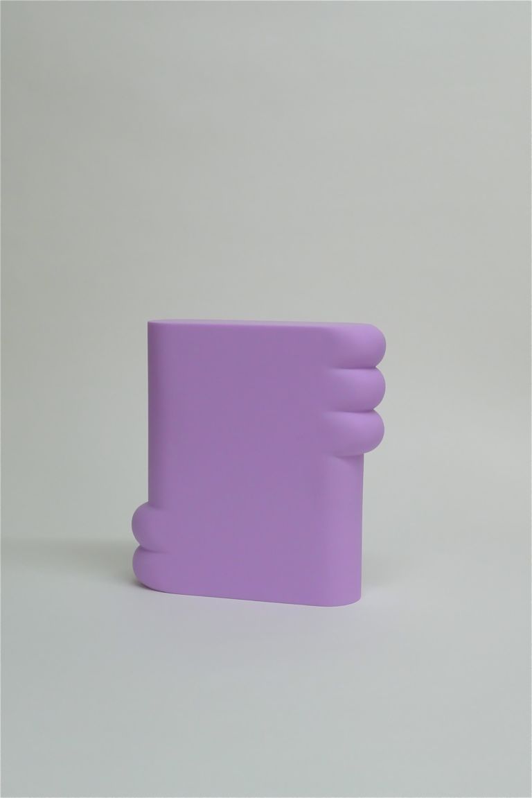 Greg Bogin Companion III purple 2013 fusione in resina uretanica colorata cm 38 x 368 x 10 ed. 1 di 5 L'antiscultura di Greg Bogin
