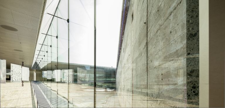 Il MS Maritime Museum of Denmark di BIG Bjarke Ingels Group foto Luca Santiago Mora Apre il M/S Maritime Museum of Denmark, ultima fatica di Bjarke Ingels. Tante immagini del museo piazzato in un bacino di carenaggio, all’ombra di Amleto…