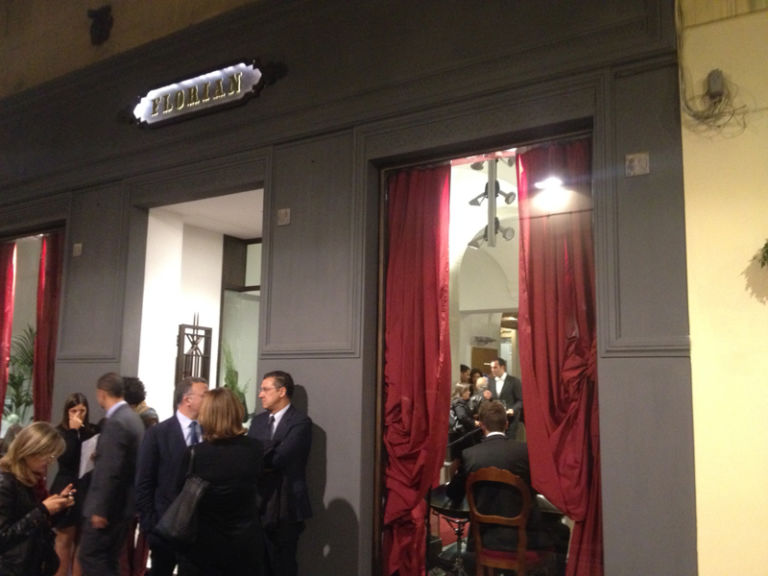 Inaugurazione Caffè Florian Firenze 13 Da Venezia a Firenze, è ancora Caffè Florian. Tanta arte contemporanea anche nella rinnovata location di via del Parione, ecco chiccera all’opening