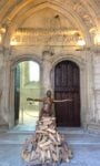 Kiki Smith Pyre Woman Kneeling bronzo e bronzo di silicone. Les Papesses Palazzo dei Papi Avignone Marsiglia e Avignone, fra papesse dell'arte e sessi alterni