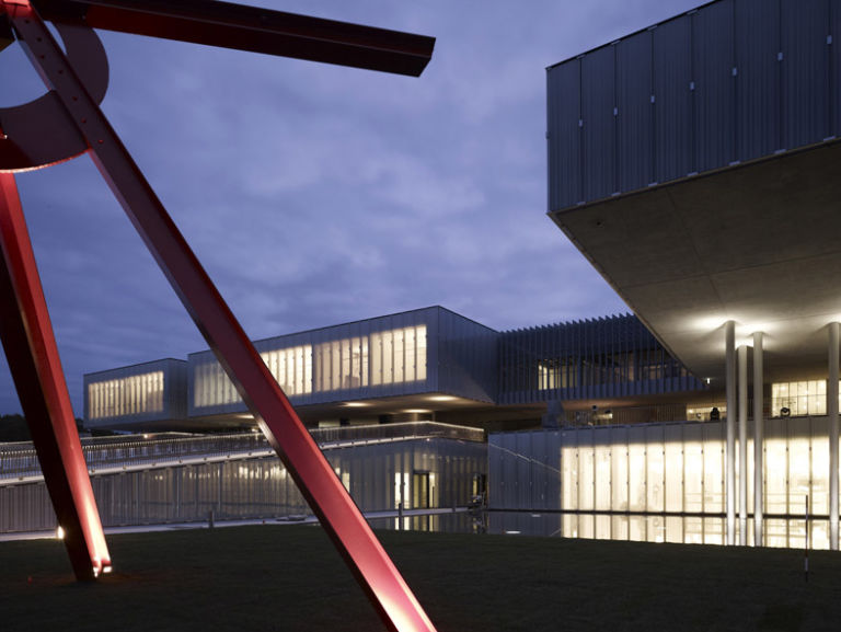 MAST Facciata Notte + Di Suvero A Bologna è già Mast. Intervista allo studio Labics