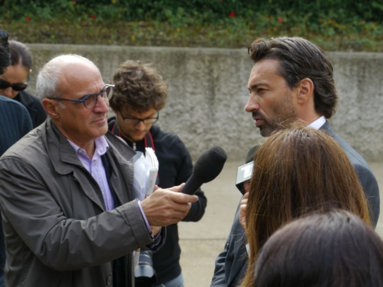 Manfredi Catella intervistato dalla Rai Passeggiata esclusiva nel cantiere di Porta Nuova: ecco la Milano che cambia. Dall’area ipogea che si estende sotto Piazza Aulenti fino alle Nuove Varesine, passando sul ponte pedonale che lega l’Isola al centro della città