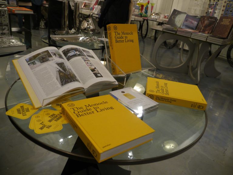 Monocle @ 10CorsoComo Tra le città migliori al mondo? Bolzano. Dove vestirsi alla grande? A Bergamo. Questi i consigli della prima “Guide To Better Living” edita da Monocle, presentata a 10CorsoComo dal suo creatore Tyler Brûlé