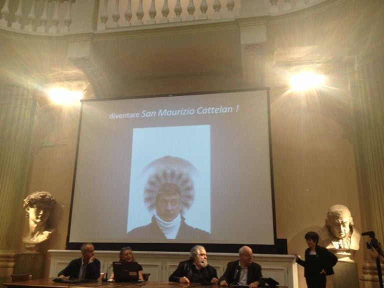 PremioAlinovi3 Sempre il solito Cattelan. Il Maurizio nazionale manda I Soliti Idioti a ritirare il Premio Alinovi Daolio a Bologna. Ma a Barilli la performance non piace