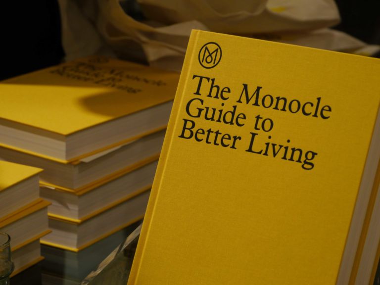 The Monocle Guide To Better Living Tra le città migliori al mondo? Bolzano. Dove vestirsi alla grande? A Bergamo. Questi i consigli della prima “Guide To Better Living” edita da Monocle, presentata a 10CorsoComo dal suo creatore Tyler Brûlé