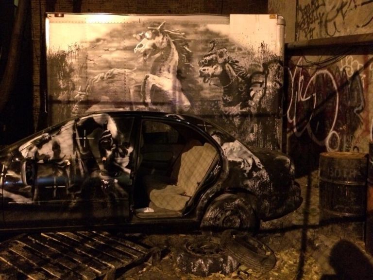 Twitter Lower East Side @ Intruded I Magnifici 9 New York. Banksy, il vandalo vandalizzato