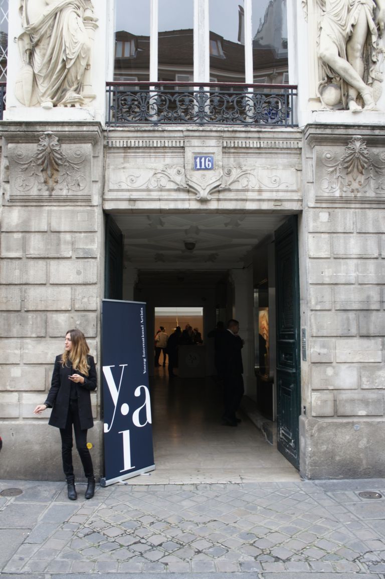 YIA Art Fair Parigi 8 Paris Updates: non solo Fiac. Tra le fiere piccole e giovani c'è anche YIA, con quattro sedi nel Marais. Tante gallerie locali e anche un progetto italiano: Matteo Nasini espone per il ciclo vicentino Nuove // Residency