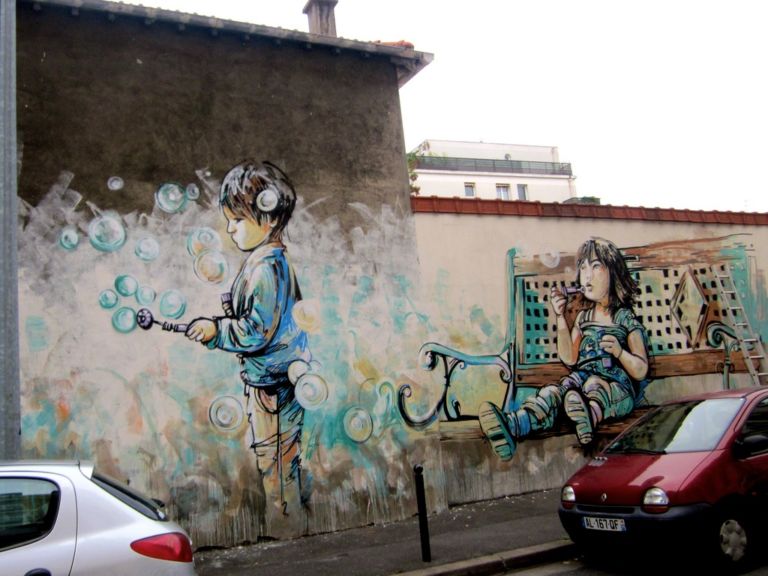 roma italia Banksy stoppato a Nyc dalla polizia? E in Italia la street artist finisce in tribunale. Succede a Bologna, dove Alice Pasquini è denunciata per i suoi murales. Il solito tema dell’illegalità: come distinguere tra vandalo e artista?