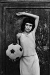 01 Letizia Battaglia Palermo 1980 Quartiere La Cala La bambina col pallone I cani e i lupi. Un tour d’autore fra gli stand di Artissima