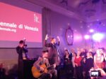 Biennale di Venezia final party foto Mariella Rossi 9 Biennale di Venezia finissage live. Ecco il video di Ragnar Kjartansson che canta “Il cielo in una stanza”: la chicca del final party a Cà Giustinian. A voi le immagini per vedere chiccera…