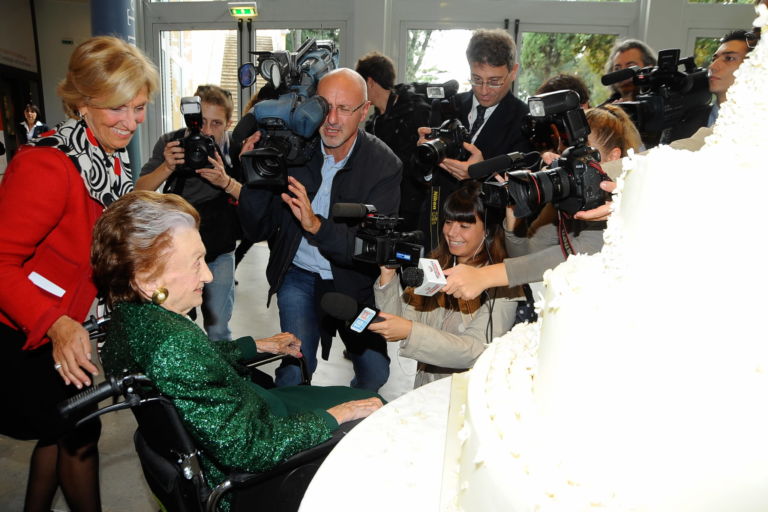 F diMajo 9209 Compleanno in Campidoglio per Micol Fontana. Cento anni di genio e d'eleganza, per l'Imperatrice del made in Italy. E in regalo dal Comune una nuova sede per la sua Fondazione