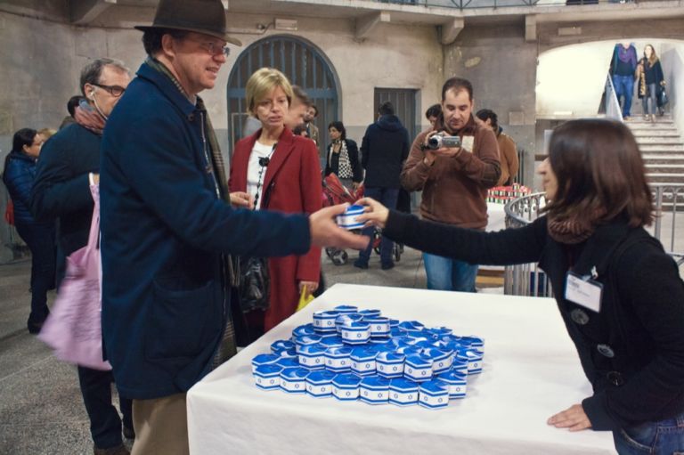 IMG 3471 1 def Torino Updates: Israele e Palestina divisi anche a tavola. Ruota attorno al falafel la performance gastronomica che Filippo Riniolo porta a The Others, con la stessa pietanza servita in confezioni diverse e ultra-nazionaliste. Chi la spunta?