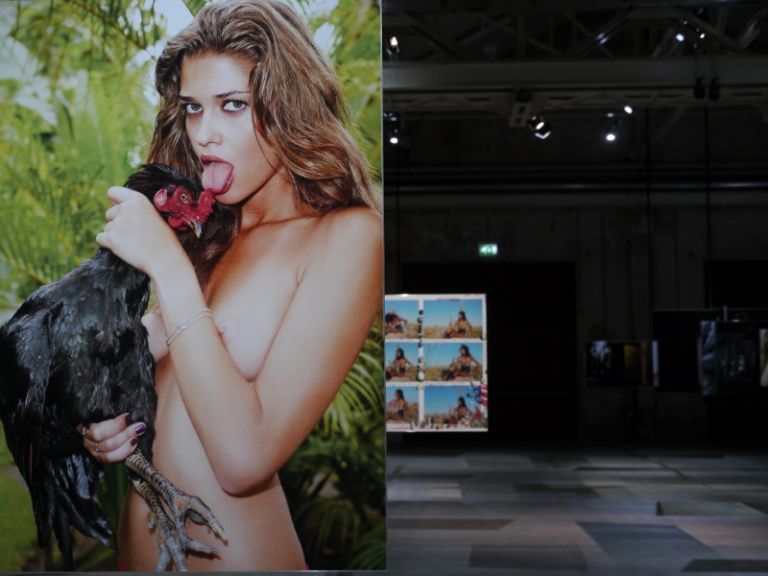 Il Calendario 2010 con le foto di Terry Richardson 800x600 Un Helmut Newton d’archivio per il Calendario Pirelli 2014: torna alla luce il servizio censurato nel 1986 per “nudità aggressiva”. E all’Hangar Bicocca vanno in mostra cinquant’anni di bellezze d’autore