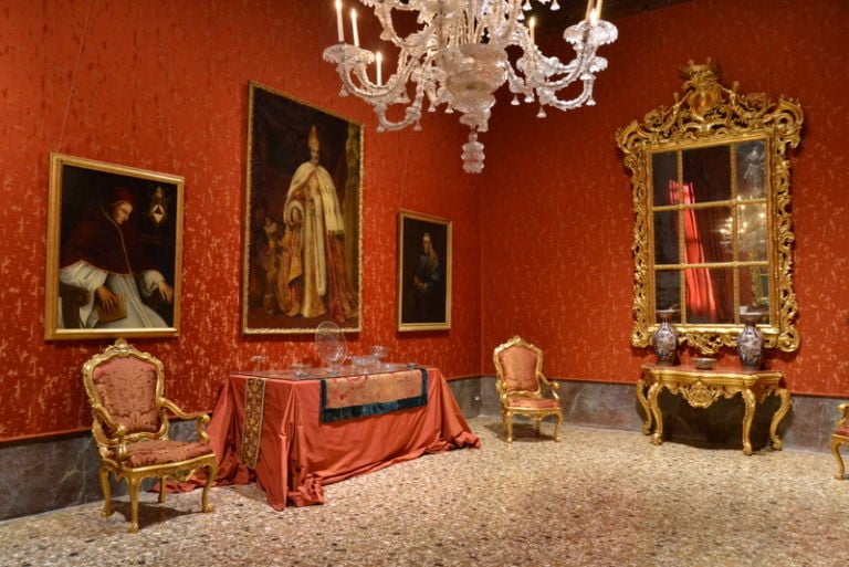 Inaugurazione di Palazzo Mocenigo Venezia – veduta dellallestimento 6 A Venezia riapre la dimora di Palazzo Mocenigo. Dopo la ristrutturazione museologica, fra le novità c’è una sezione dedicata alla tradizione profumiera