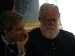 James Turrell con il direttore del LACMA Michael Govan Un anno con James Turrell e Robert Irwin: fotogallery da Villa Panza, per la preview della maxi-mostra realizzata insieme a LACMA e Guggenheim. Tra site-specific storici e nuove spettacolari installazioni