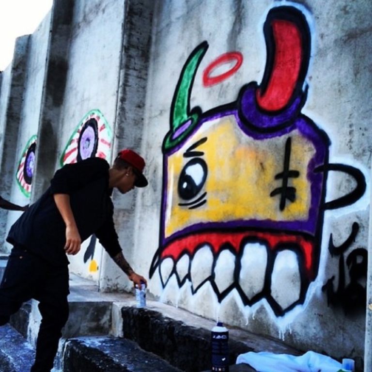 Justin Bieber writer a Bogotà @justinbieber via Instagram Arrestato, anzi no, protetto. Justin Bieber si scopre graffitista a Bogotà, e si trasforma in paladino dello sdoganamento della Street Art in Colombia
