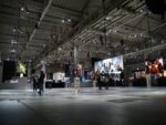 Linstant show che celebra il Calendario Pirelli allHangar 800x600 Un Helmut Newton d’archivio per il Calendario Pirelli 2014: torna alla luce il servizio censurato nel 1986 per “nudità aggressiva”. E all’Hangar Bicocca vanno in mostra cinquant’anni di bellezze d’autore