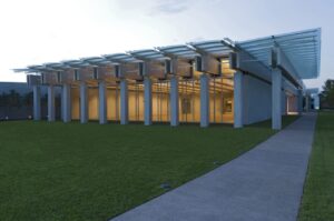 Ecco immagini e video dell’ampliamento del Kimbell Art Museum disegnato in Texas da Renzo Piano. Progetto accurato e rigoroso, senza troppo coraggio…