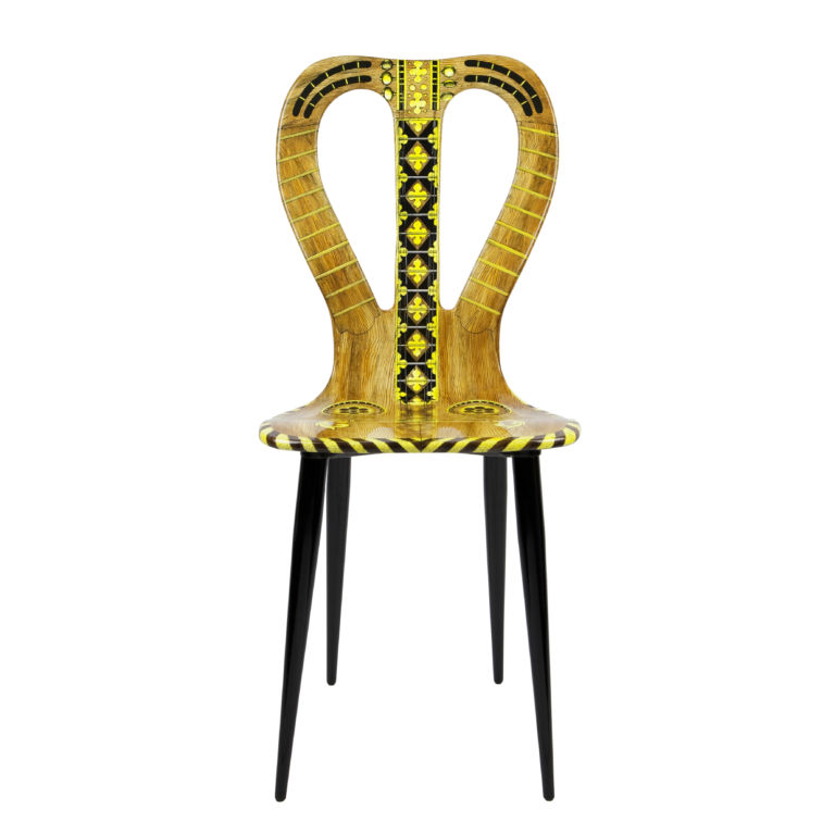 M28Y361 chair musicale blonde tones 01 Piero Fornasetti. 100 anni di follia pratica