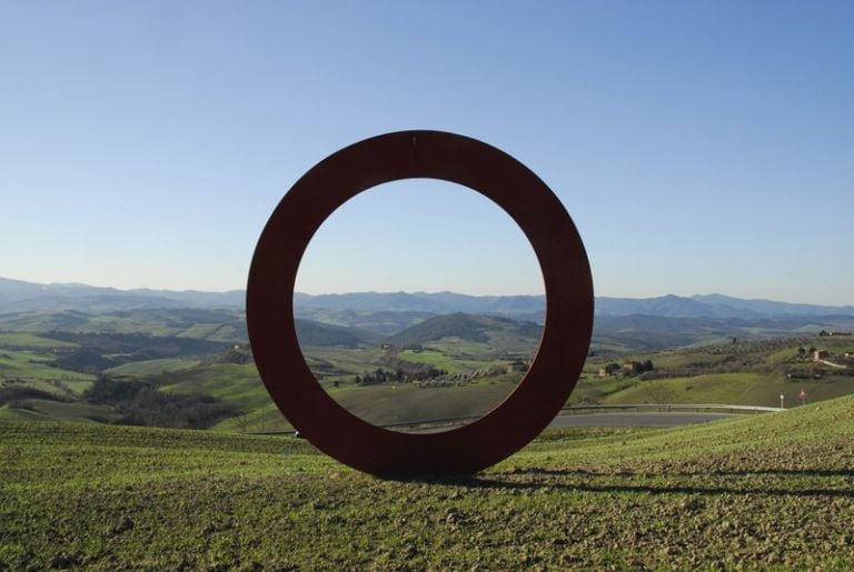 Mauro Staccioli, un'installazione a Volterra