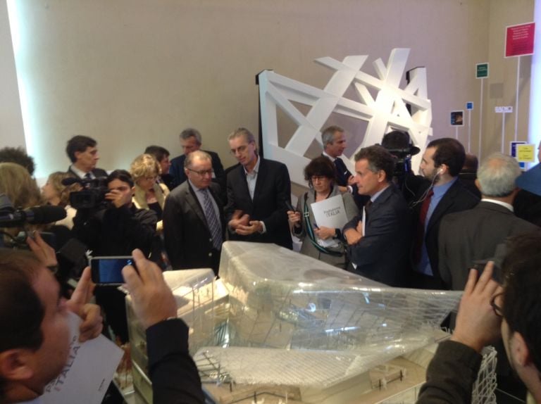 Michele Molè con Giorgio Squinzi Expo 2015, ecco immagini e video del futuro Padiglione Italia. Manca poco più di un anno: e intanto il progetto va in mostra a Roma al Quirinale