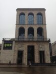 Museo del 900 vista da piazza del Duomo Lo stato dei musei #0: Milano, Museo del Novecento