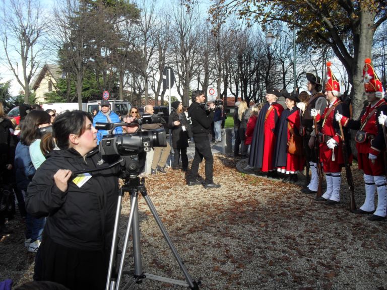 Parata di Marinella Senatore Costruire comunità Rivoli 2013 photo by Claudia Giraud 11 Una parata per costruire comunità. Nuova opera video per Marinella Senatore, che riprende una grande festa popolare per strada, tra pattinatrici e harleysti. Con finale al Castello di Rivoli