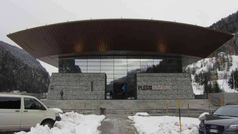 Plessi Museum autostrada A22 del Brennero 2 Ecco le immagini del Plessi Museum, che si apre sull’autostrada A22 del Brennero. Un’opera d’arte totale, “dogana sull’attraversamento dei linguaggi”