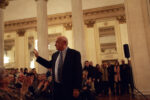 Presentazione monografia su Arnaldo Pomodoro Amici della Scala Milano 2 Prima della prima. A Milano gli Amici della Scala celebrano Arnaldo Pomodoro scenografo con una monografia dedicata al rapporto tra l'artista e il teatro