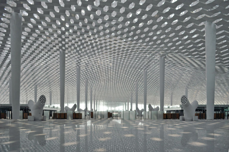 Shenzhen Baoan International Airport © Archivio Fuksas 4 La Cina inaugura il Terminal 3 dello Shenzhen Bao'an International Airport di Massimiliano Fuksas. Un chilometro e mezzo di lunghezza, 734 milioni di euro di costo: ecco le immagini