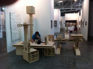 Torino Updates: fiera d’arte, scrivania d’artista. L’ultima moda emersa da Artissima 20 è il desk ricavato da una delle opere esposte in stand: ecco la curiosa gallery…