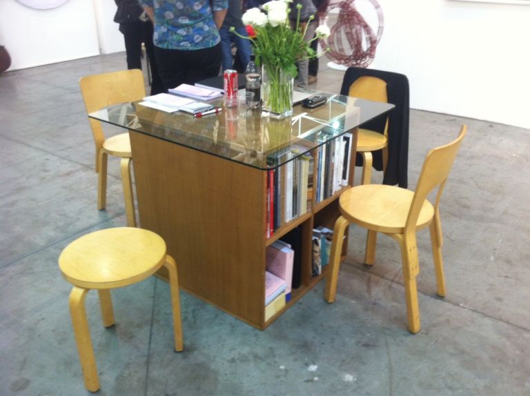 foto 513 Torino Updates: fiera d'arte, scrivania d'artista. L'ultima moda emersa da Artissima 20 è il desk ricavato da una delle opere esposte in stand: ecco la curiosa gallery...