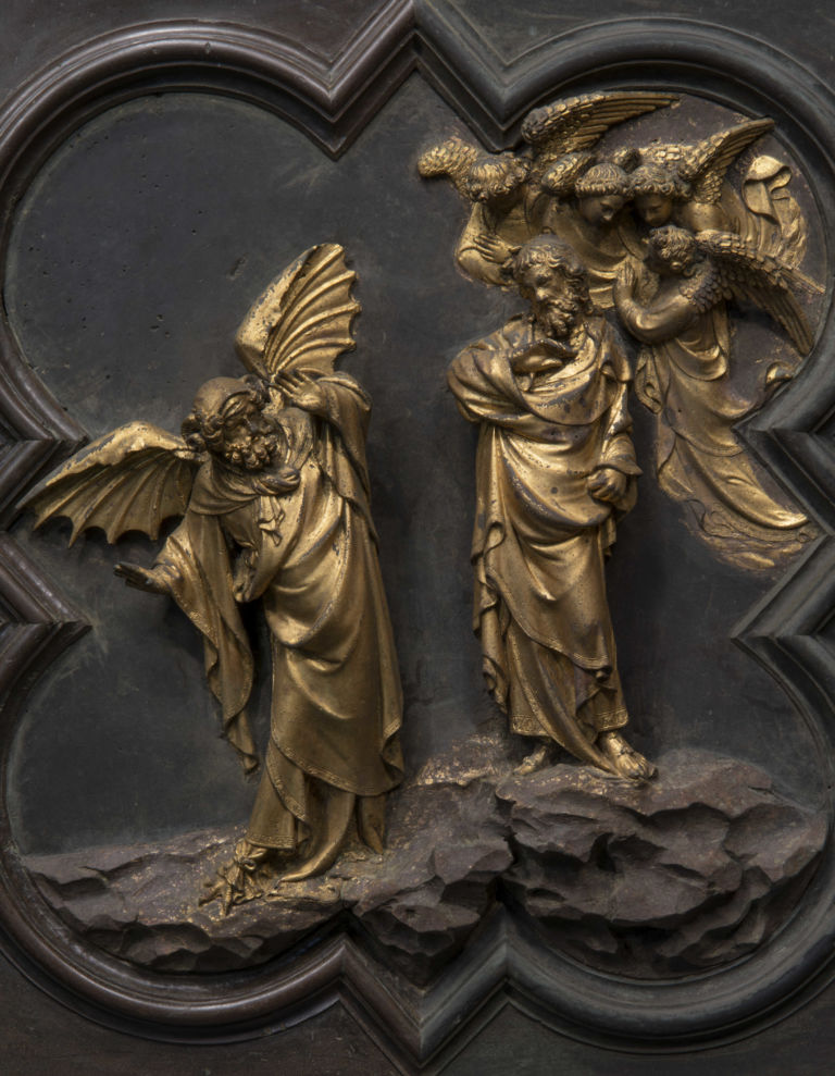 particolare della Tentazione di Cristo dopo il restauro courtesy Opera di Santa Maria del Fiore foto Antonio Quattrone Meraviglie del restauro. Guardate cosa stanno riportando alla luce gli interventi sulla Porta Nord del Battistero di Firenze, di Lorenzo Ghiberti…