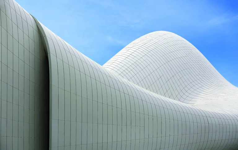 2. Heydar Aliyev Center progettato da Zaha Hadid courtesy Heydar Aliyev Center Atterraggio a Baku