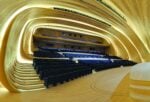 3. Auditorium dellHeydar Aliyev Center progettato da Zaha Hadid courtesy Heydar Aliyev Center Atterraggio a Baku