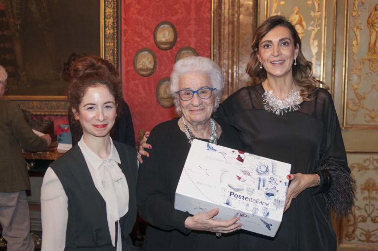 AAB60341 Giuseppe Stampone vince il concorso online e realizza un pacco per Poste Italiane. Utilizzato, per davvero, in tutti gli uffici postali del Paese
