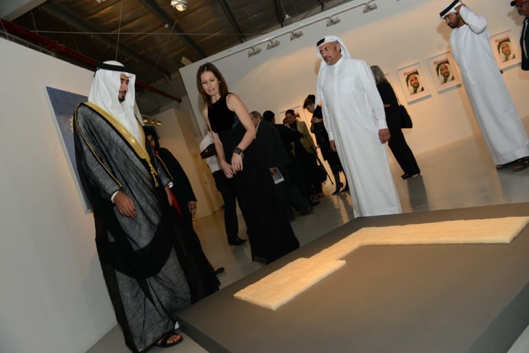 Cristiana de Marchi Weaving Gaps 1x1 Art Gallery Dubai 1 Linguaggio, propaganda, memoria, identità. Ecco le immagini della personale di Cristiana de Marchi a Dubai: con un ospite molto speciale…