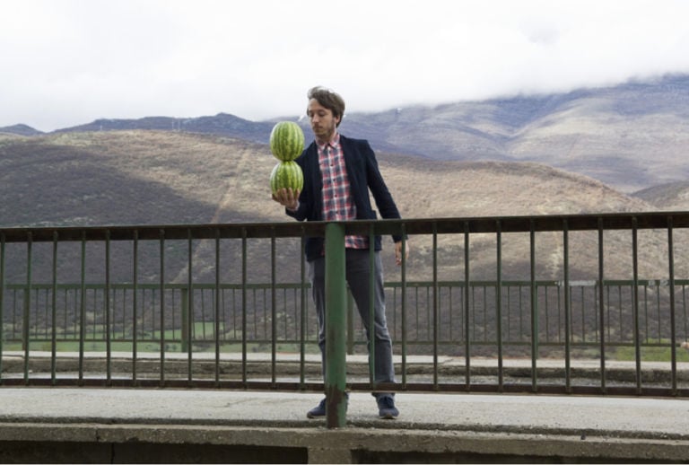 Driton Selmani They say You can’t hold two watermelons in one hand photo print 2012 Ecco i dodici finalisti del Premio Onufri. Tutti in mostra alla National Galley of Arts di Tirana, nell’attesa di conoscere il vincitore. Tra gli italiani c’è anche Marzia Migliora