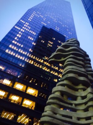 I guardiani italiani di Manhattan. Pronte per l’inaugurazione a Bryant Park due sculture pubbliche opera di Antonio Pio Saracino: ecco le immagini