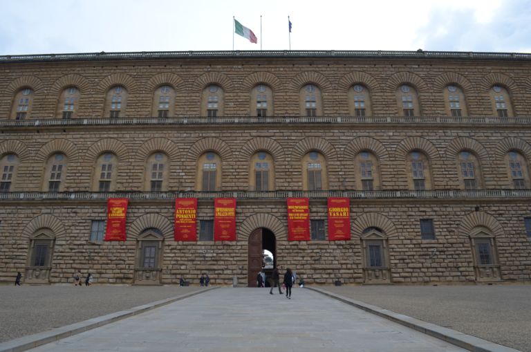 Il cappello fra Arte e Stravaganza Galleria del Costume di Palazzo Pitti Firenze foto Valentina Silvestrini 1 Al museo del cappello. Proseguono a Firenze i progetti per il trentennale della Galleria del Costume di Palazzo Pitti: ecco le immagini dei copricapo d’autore